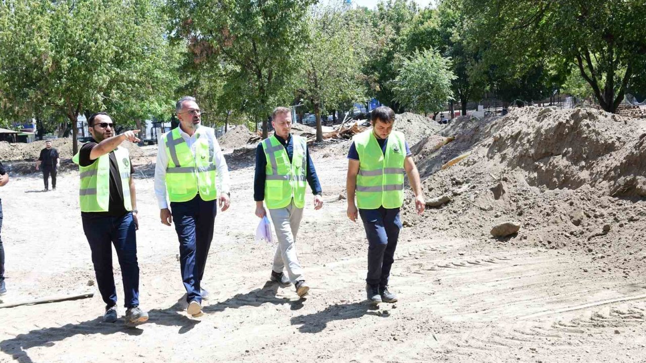 Başkan Erol, Kestel’in kalbi Aile Parkı’ndaki çalışmaları inceledi