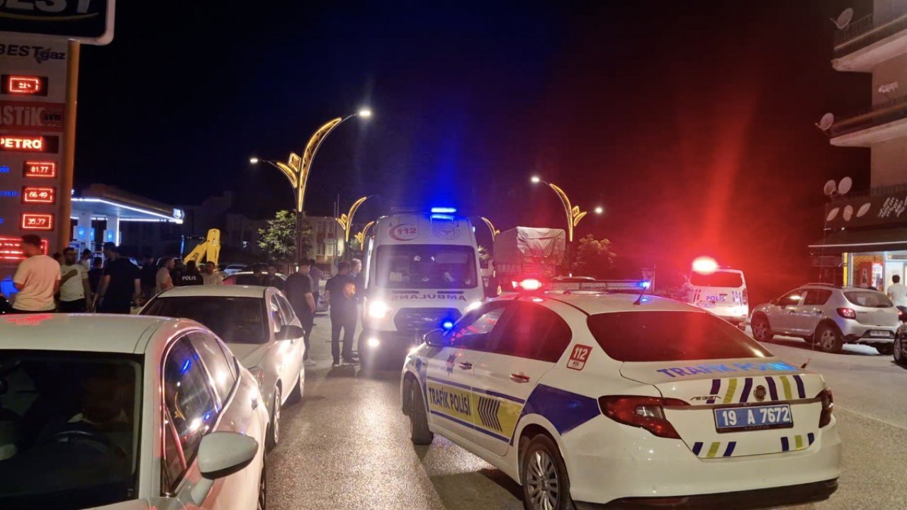 Çorum’da otomobil ile motosiklet çarpıştı: 1’i ağır 2 yaralı