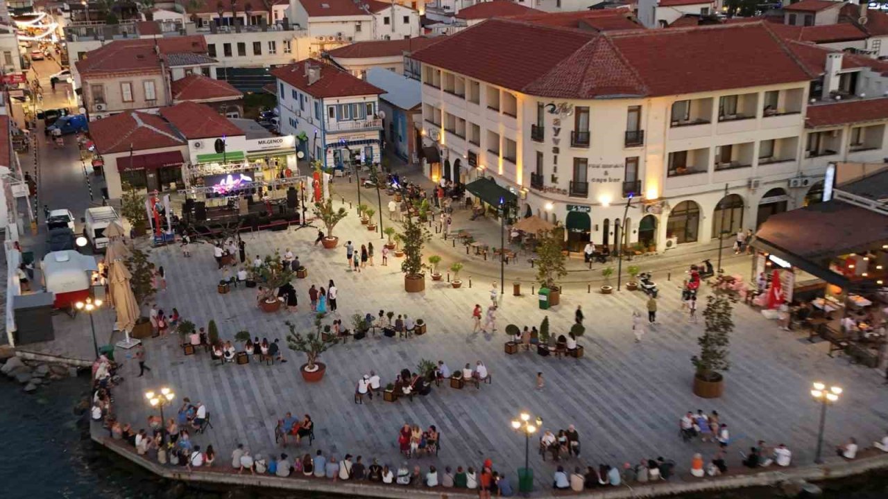 Ayvalık, tarihi Gümrük Meydanı’na kavuştu