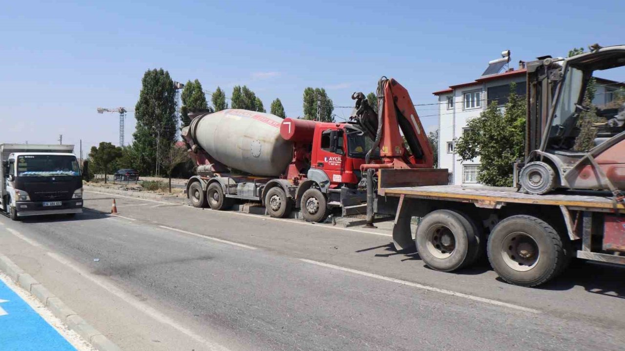 Iğdır-Tuzluca kara yolunda zincirleme kaza: 4 kişi yaralandı