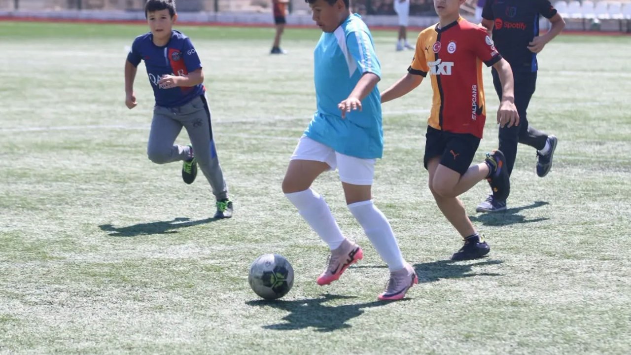 Camiler arası futbol turnuvasında ilk düdük çaldı