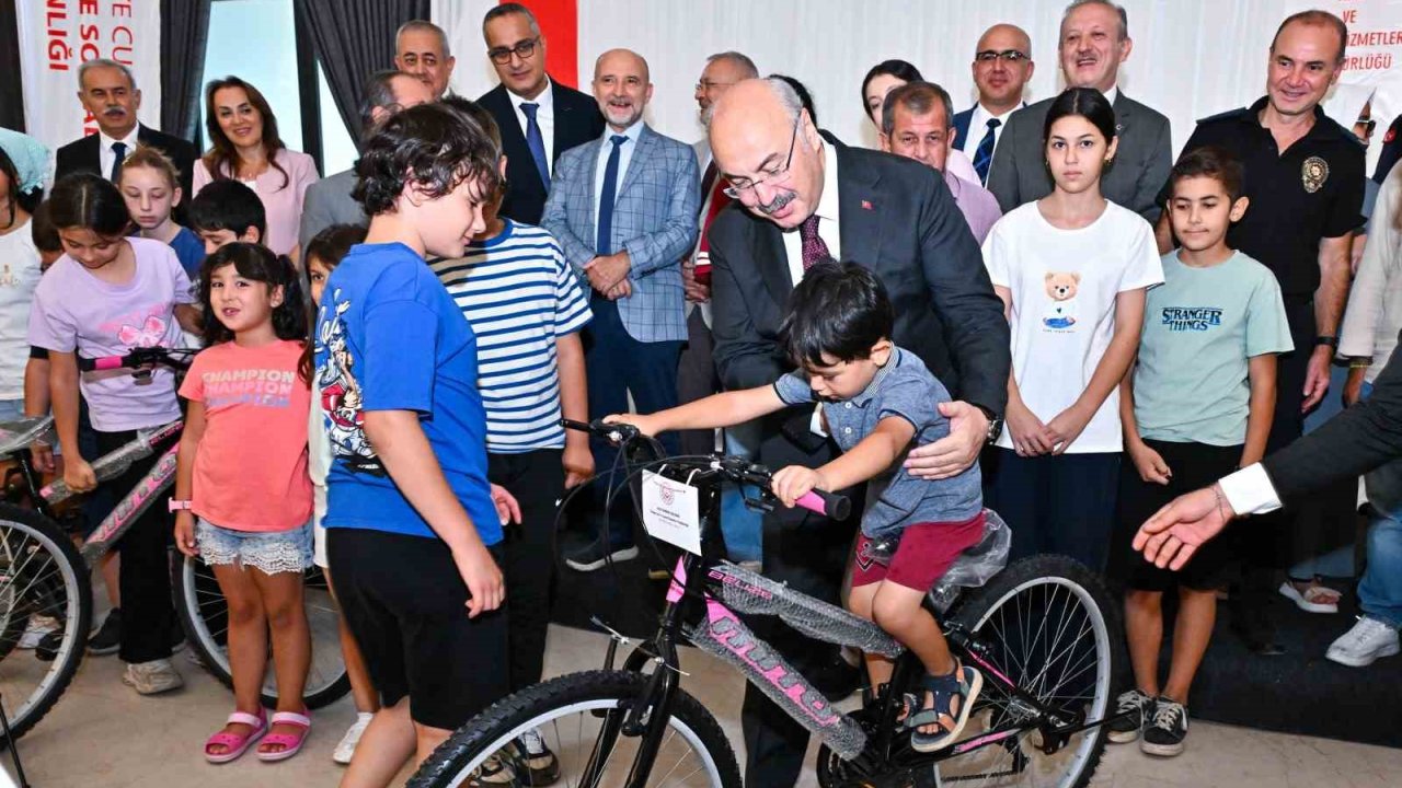 Çocukların bisiklet sevinci yüzleri güldürdü