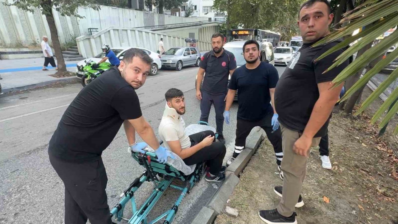 Hafif ticari araç ile motosiklet çarpıştı: 1 yaralı