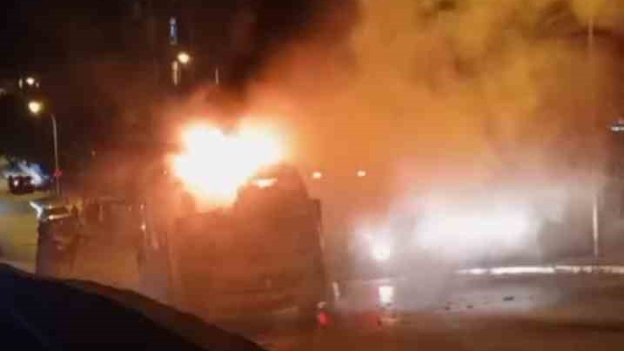 Kartal’da minibüs yangını: Peş peşe patlamalar paniğe neden oldu