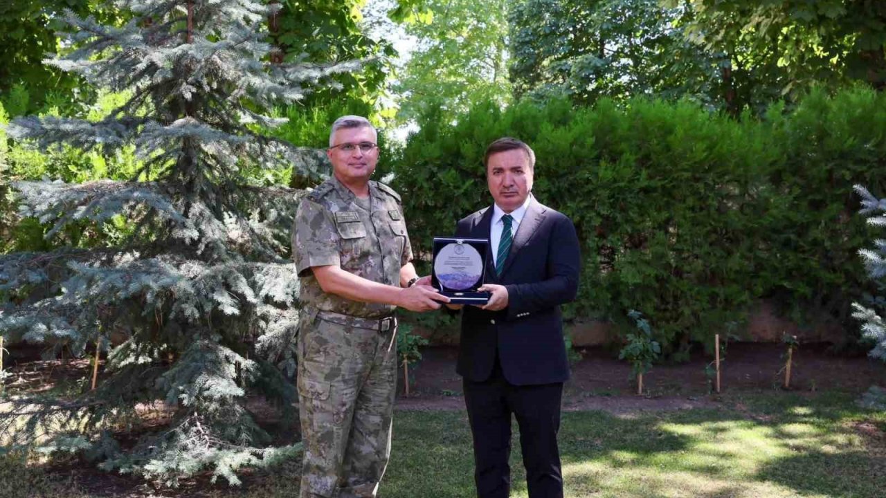 YAŞ kararıyla emekliye ayrılan Tümgeneral Ataç’tan Vali Aydoğdu’ya veda ziyareti