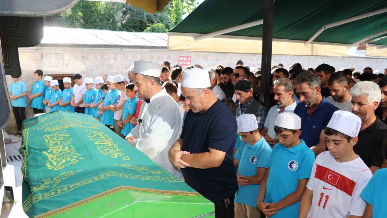 Dere yatağında oluşan gölet Ertuğrul’un mezar oldu