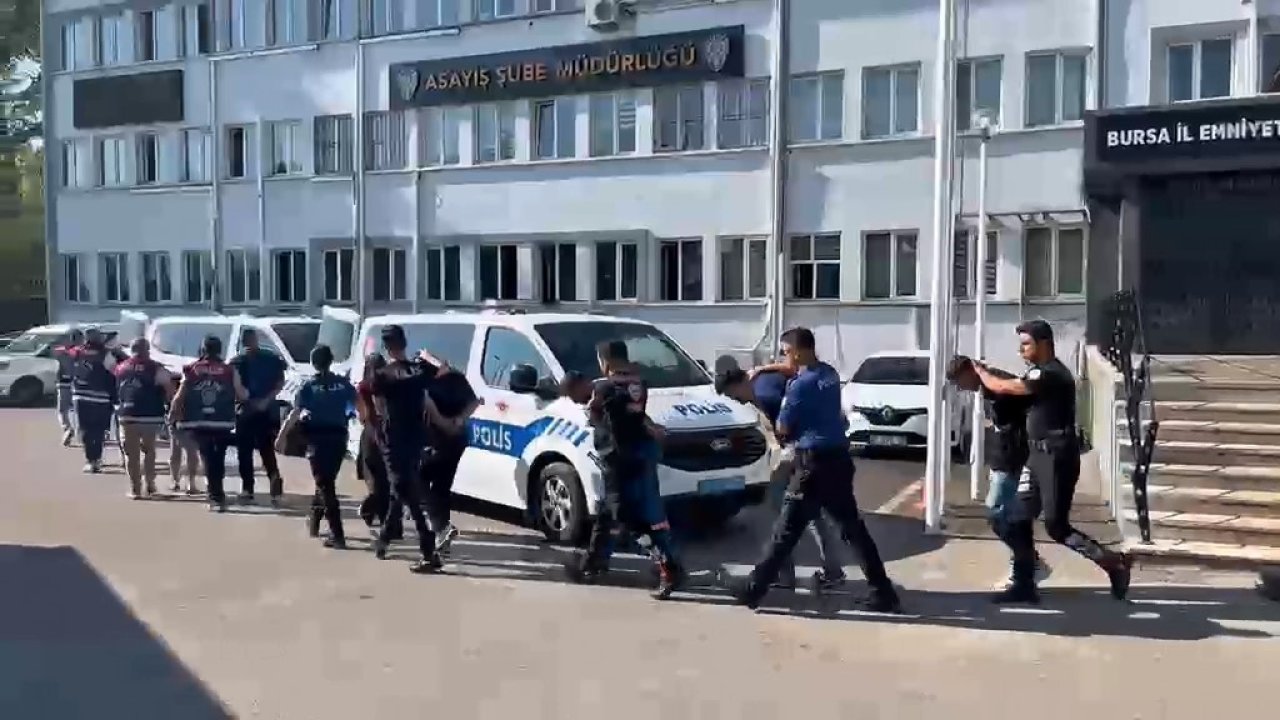 Vatandaşlara zorla hesap açtırıp kara para aklayan şahıslara baskın