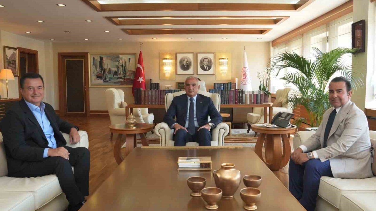 Bakan Ersoy ile Acun Ilıcalı bir araya geldi