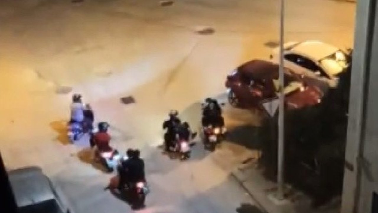 Gece saatlerinde çevreye rahatsızlık veren motosikletli gruba vatandaştan tepki
