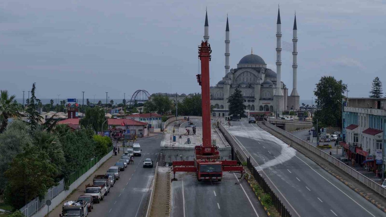 Yıkımı süren Reşadiye Viyadüğü’nde ilk beton blok sökülerek alındı