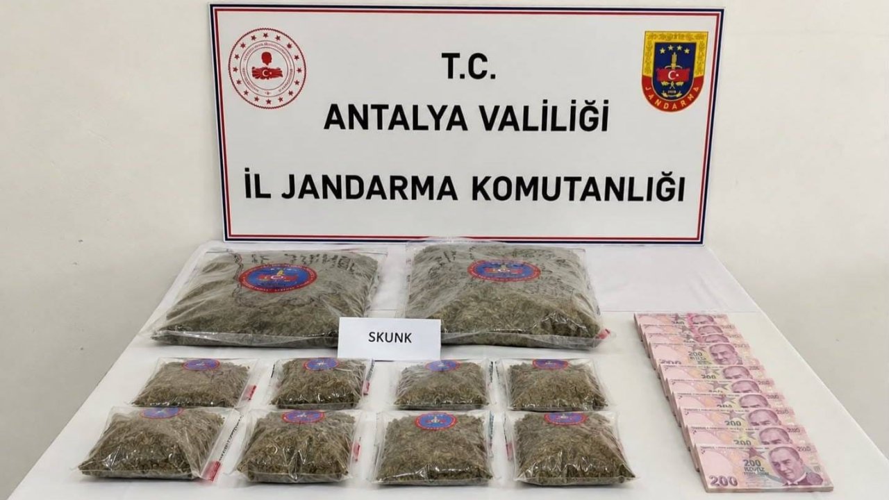 Antalya’da 5 kilogram skunk esrar maddesi ele geçirildi