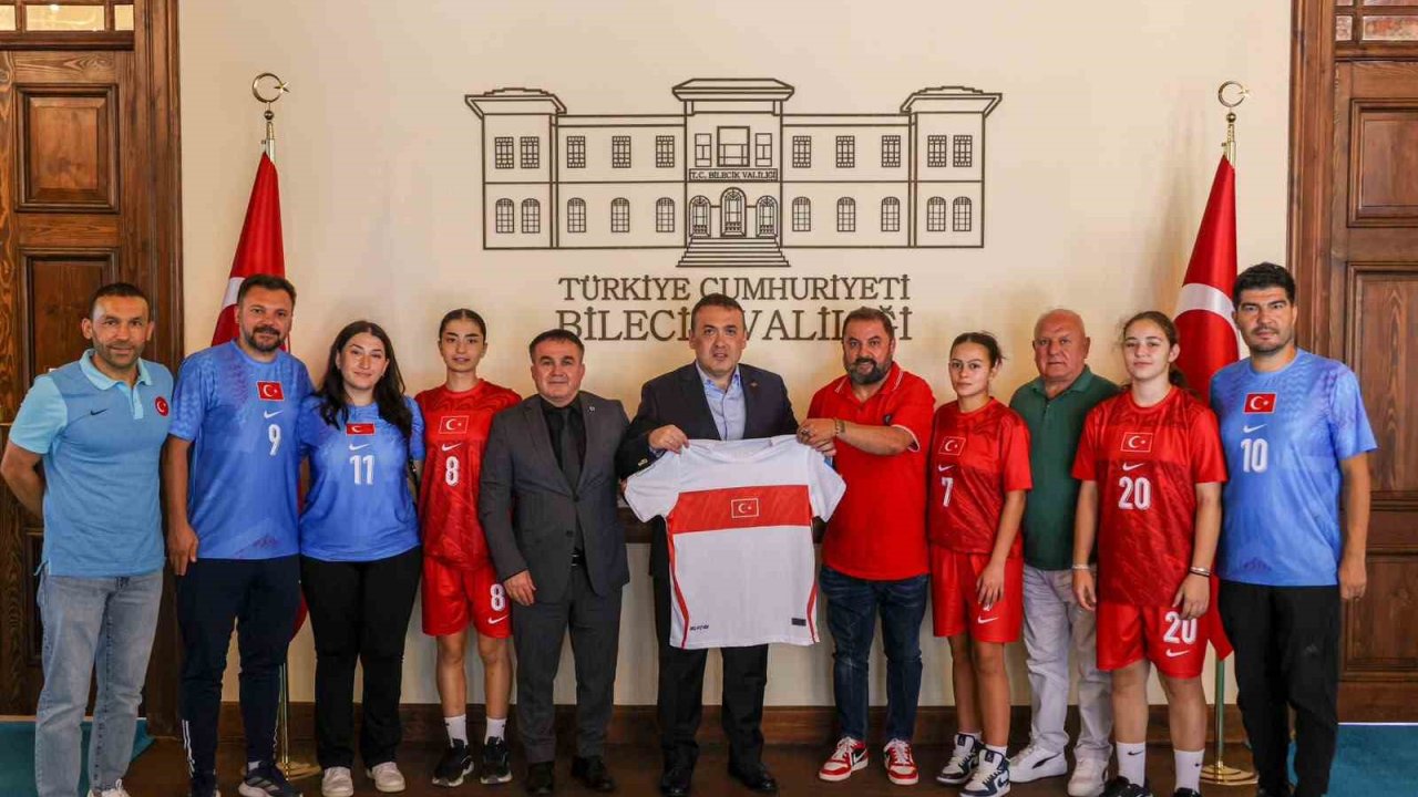 İşitme Engelliler Genç Kız Futsal Milli Takımı, Bilecik’te kampa girdi