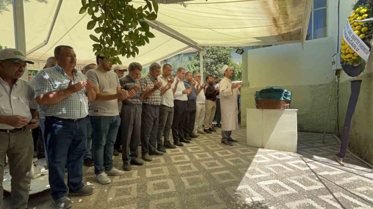 Kıbrıs Gazisi Ahmet Bacınak İzmir’de son yolculuğuna uğurlandı