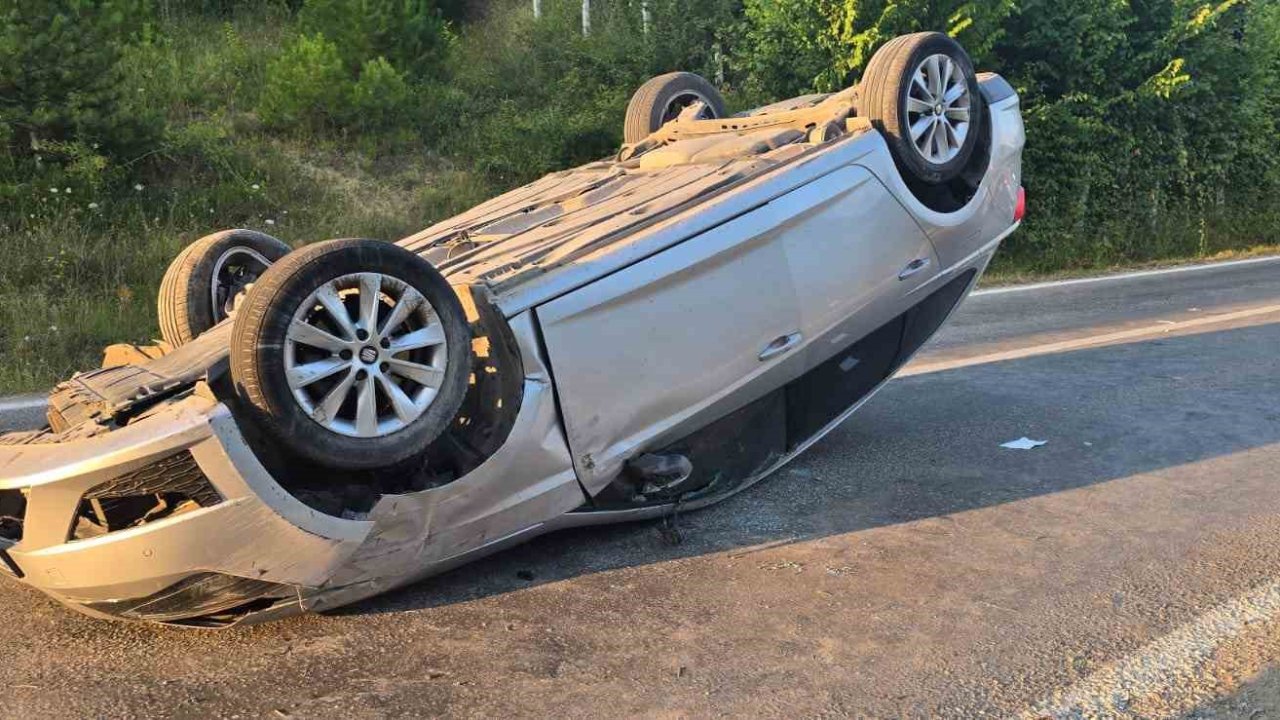 Türkeli’de otomobil takla attı: 2 yaralı