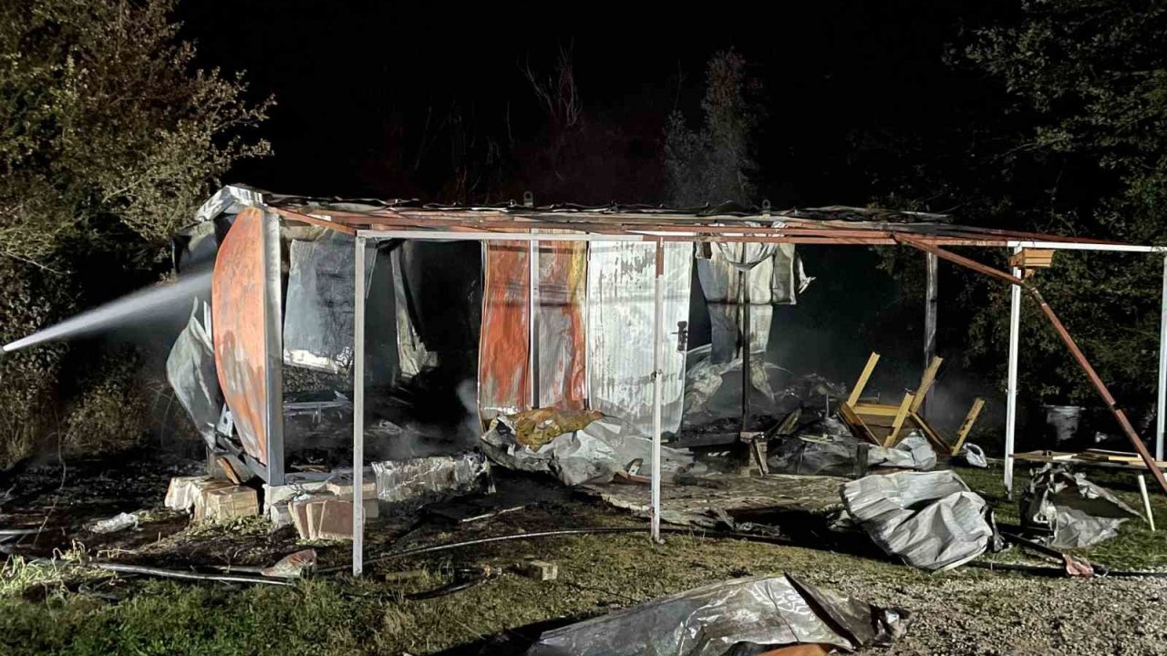 Konteyner ev alevlere teslim oldu
