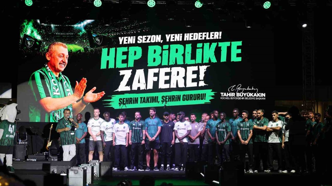 Kocaelispor yeni sezon öncesi gövde gösterisi yaptı: Metehan tanıtıldı, taraftar Buray’la coştu
