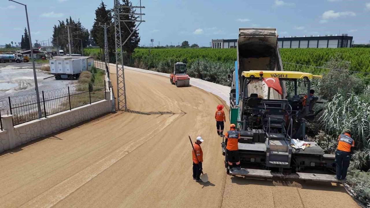 Mersin’de 4 mahallenin ortak kullandığı yol yenilendi