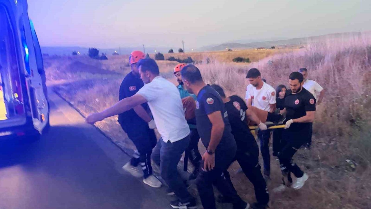 Bingöl’de otomobil yoldan çıktı: 2 yaralı