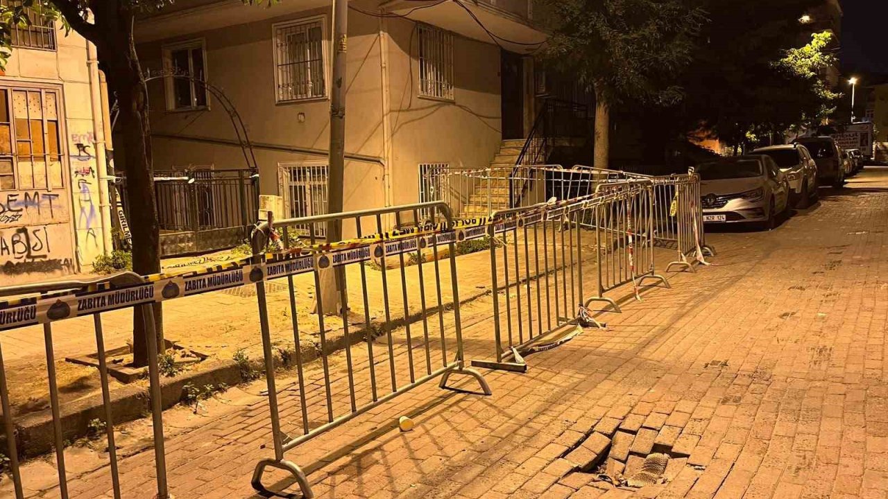 Güngören’de 5 katlı binanın balkonu çöktü: Binanın çevresi bariyerle kapatıldı