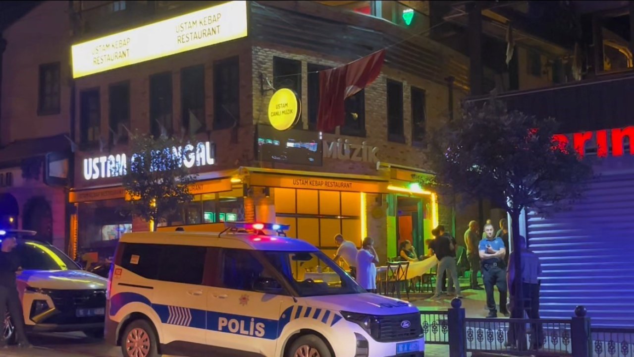 Polisin yanında bile durmadılar… Tarihi Arapşükrü Sokağı’nda kavga kamerada