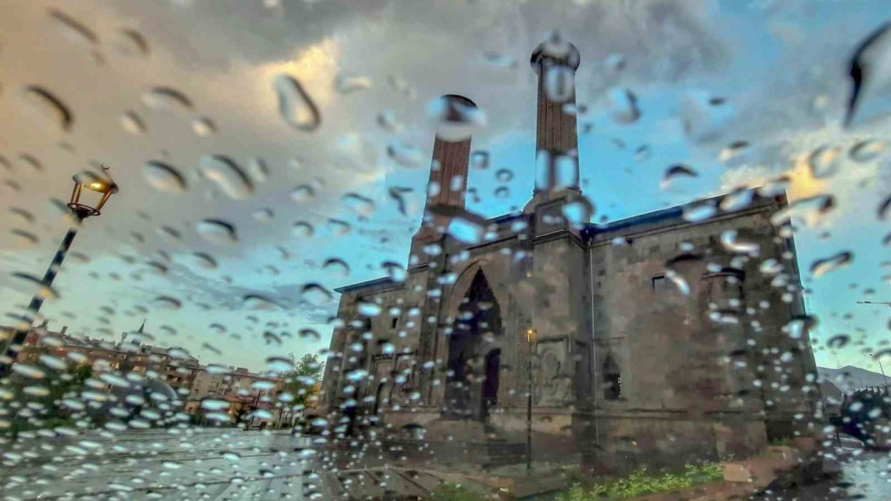 Meteoroloji’den ’Turuncu’ alarm: Sel, yıldırım ve heyelana dikkat