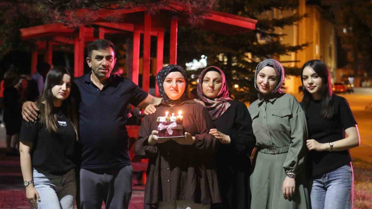 Özel Esra’ya özel doğum günü