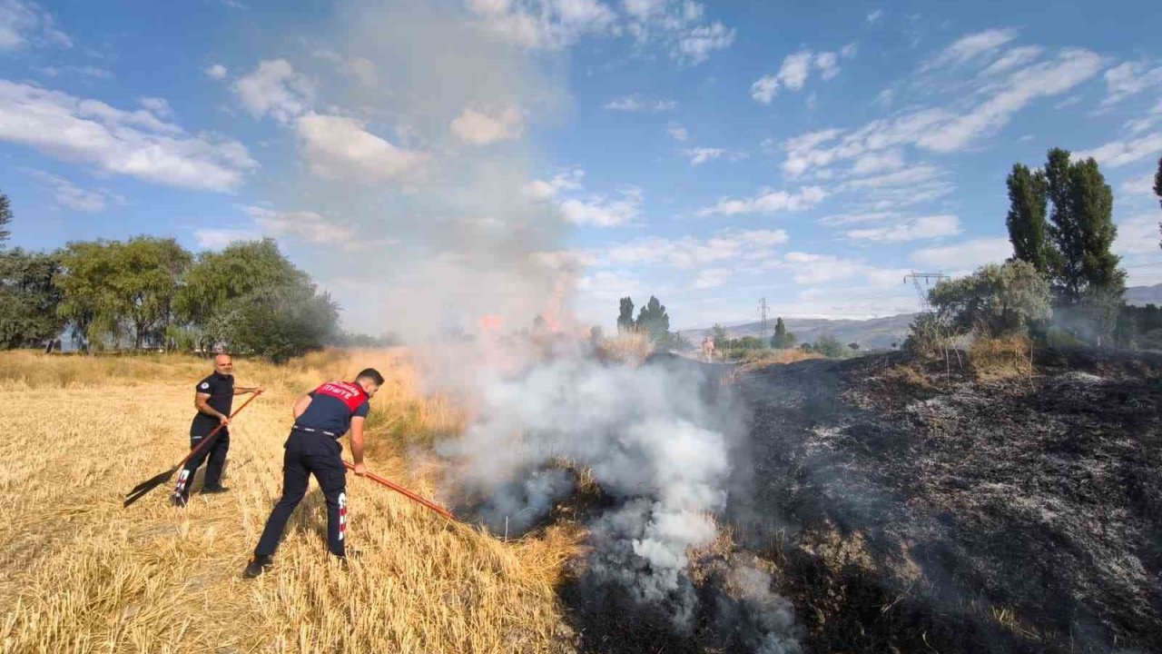 Erzincan’da arazi yangını büyümeden söndürüldü