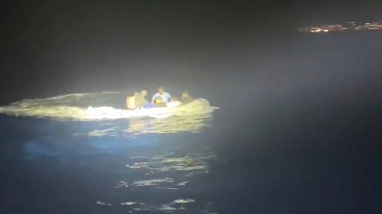 Bodrum’da lastik botta 6 düzensiz göçmen yakalandı