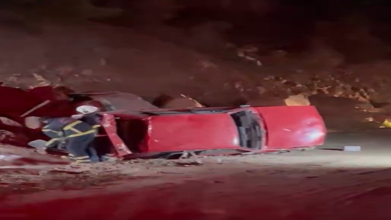 Karşıdan gelen araca yol vermek isterken 200 metrelik uçuruma yuvarlandı