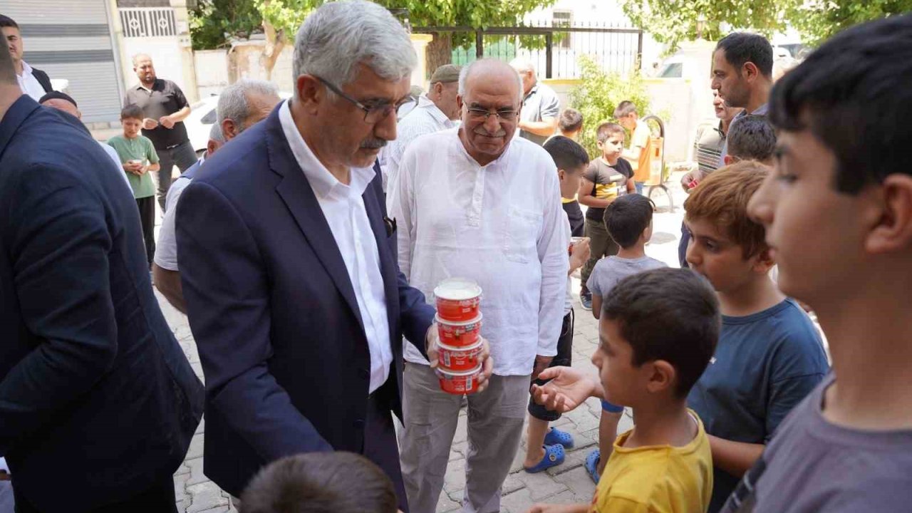 Başkan Hallaç, Muhammediye Camii’nde minik gönüllere dokundu