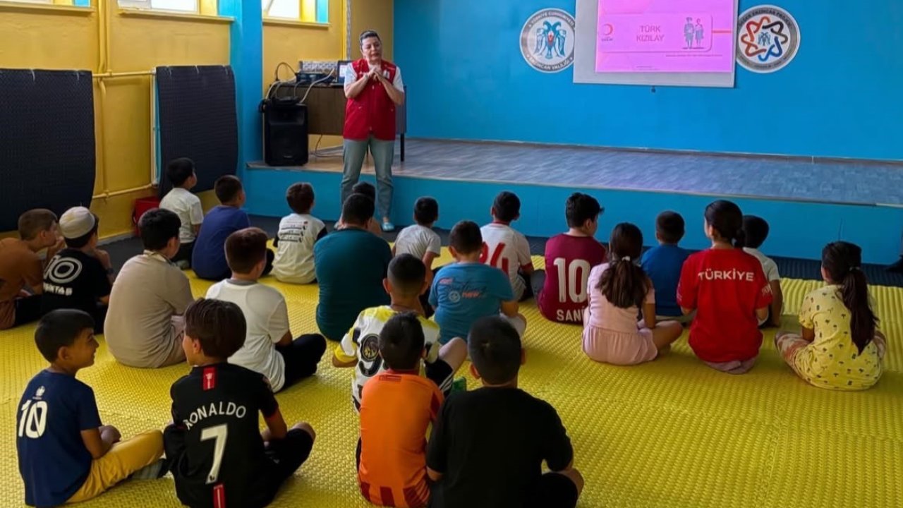Erzincan’da öğrencilere ’Kızılaycılık’ eğitimi verildi