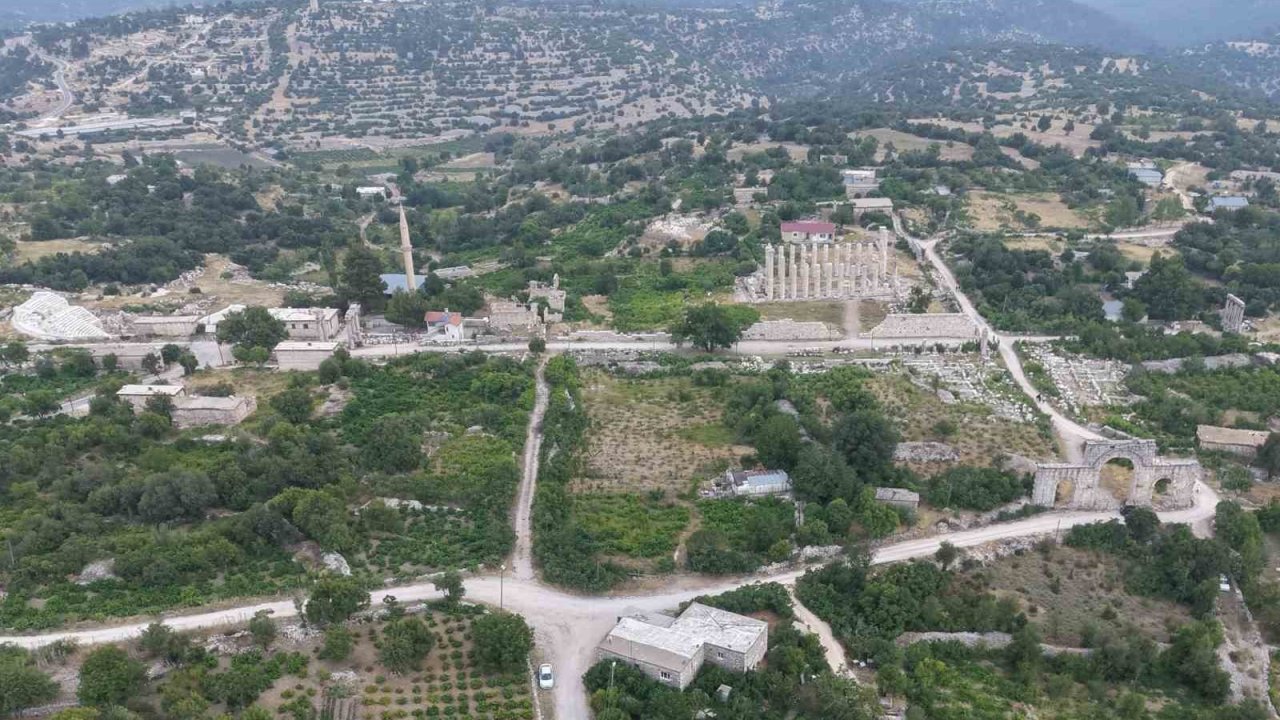 Torosların eteğinde Olba Krallığı’nın ibadet yeri ’Uzuncaburç’ misafirlerini ağırlıyor