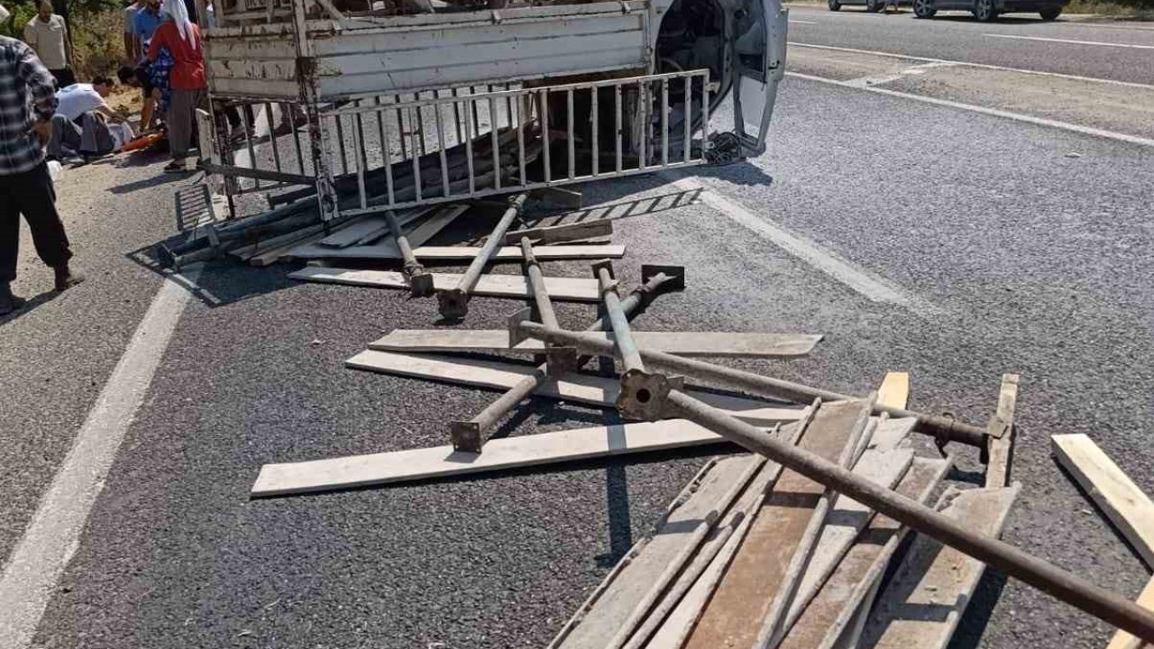 Elazığ’da kamyonet takla attı: 2 yaralı