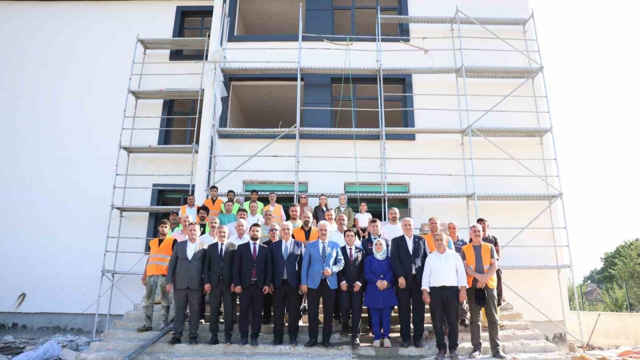 Dikmeli İlkokulu yeni eğitim dönemine hazırlanıyor