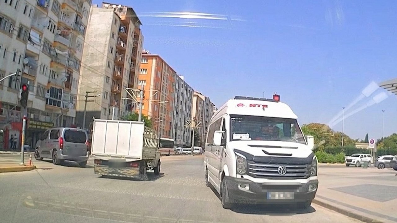 İşçi servisi ters yöne girerek trafik tehlikeye düşürdü