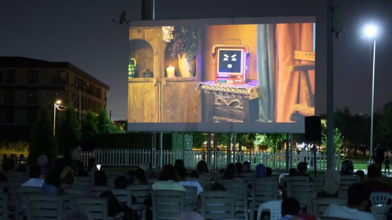 Kartepe’de yıldızlar altında sinema keyfi