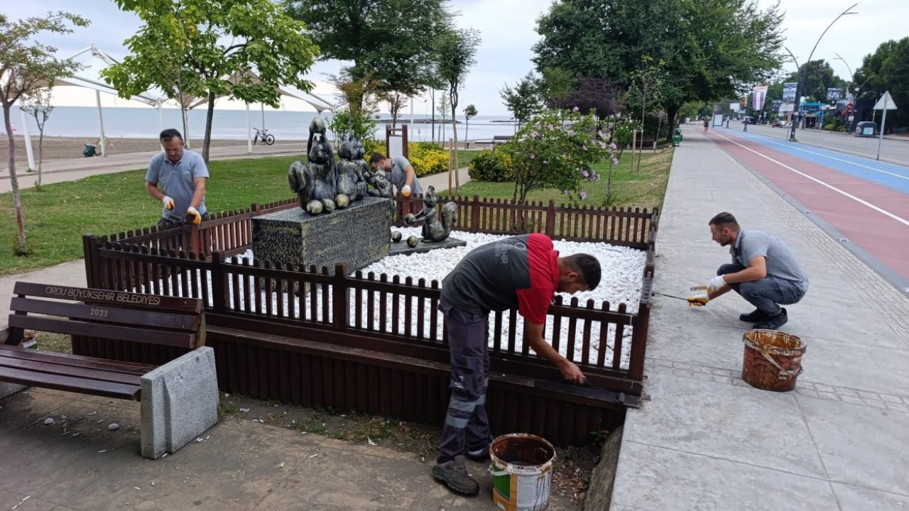 Ordu’da kent mobilyaları bakıma alınıyor