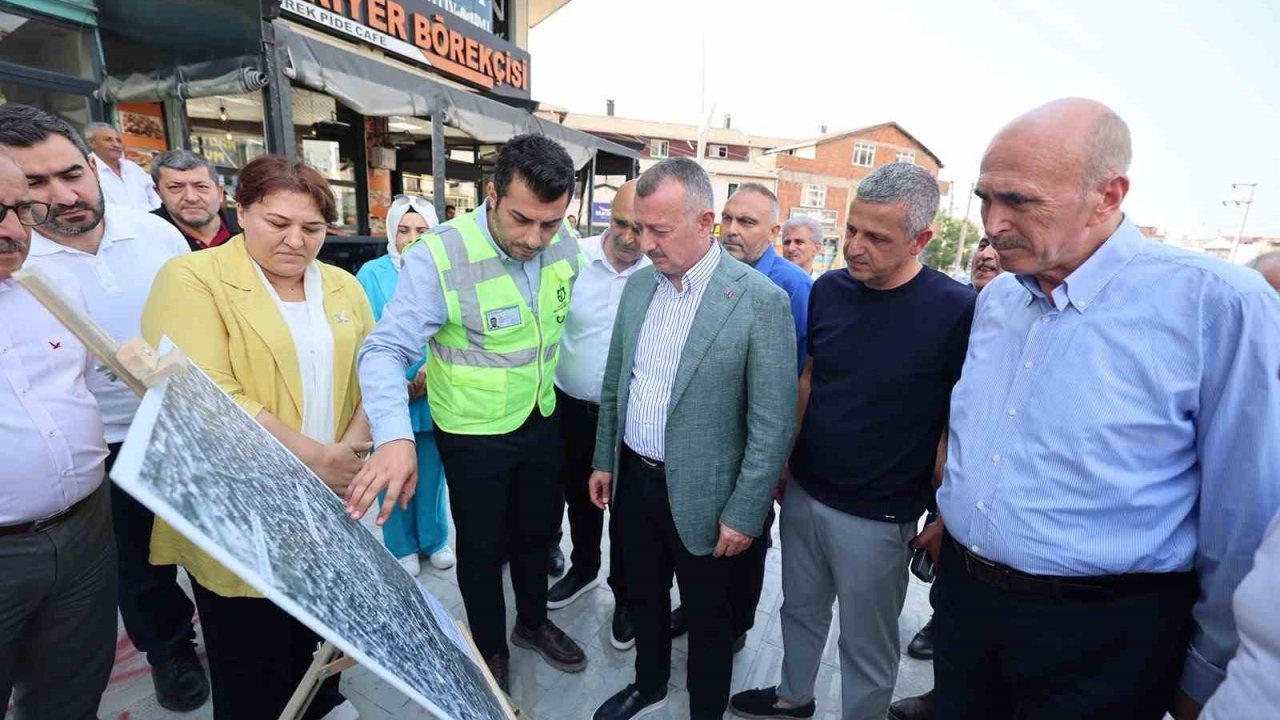 Büyükakın Çayırova’da projeleri yerinde inceledi, esnafla buluştu