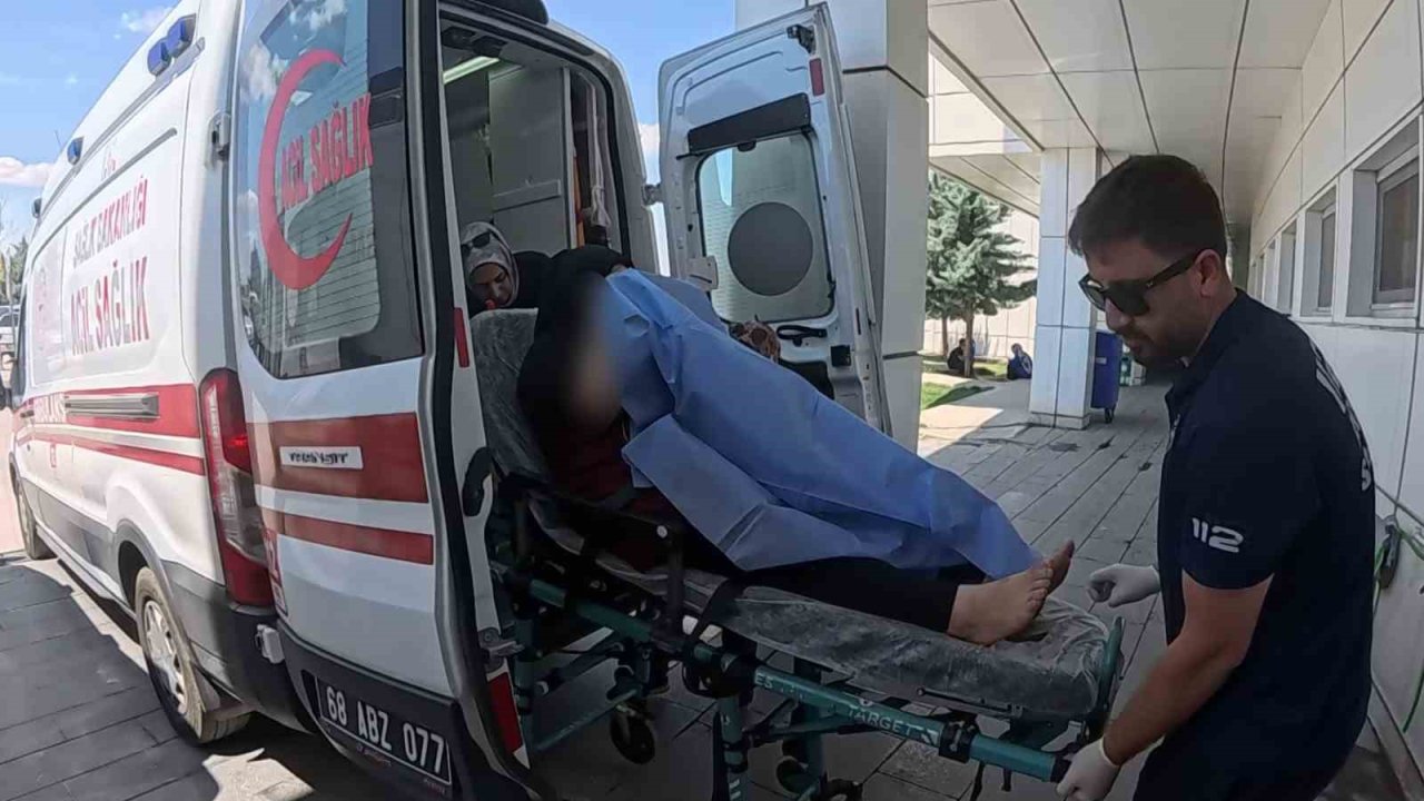 Sokaktaki kavgada ateşlenen tüfek, bahçede oturan kadını yaraladı