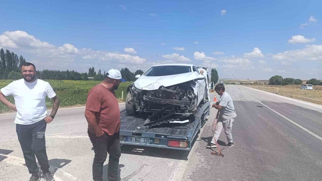 Çorum’da pikap ile otomobil çarpıştı: 2 yaralı