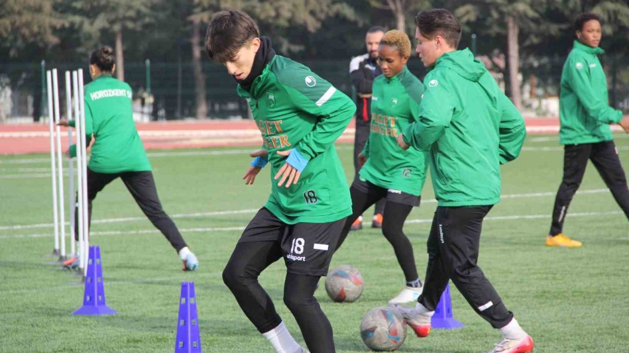 Şampiyon Takım Horozkentspor parasızlık nedeniyle kapanma tehlikesi yaşıyor