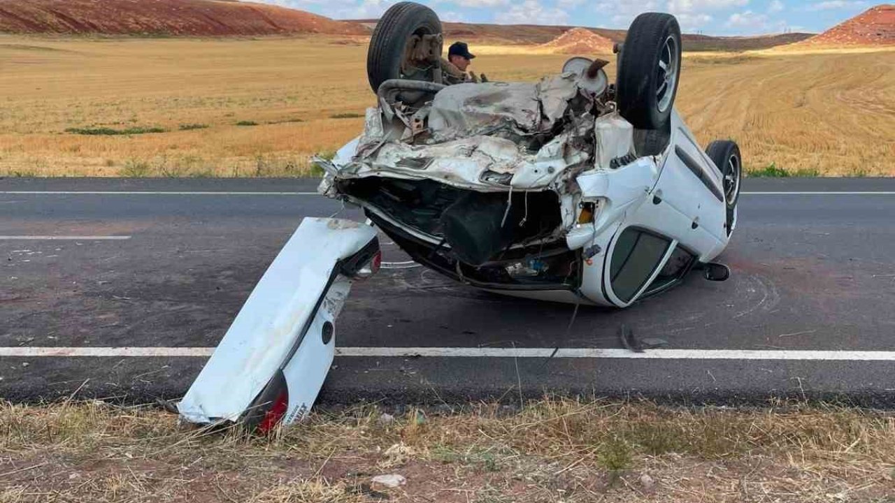 Otomobil ve minibüs çarpıştı, 5 kişi yaralandı