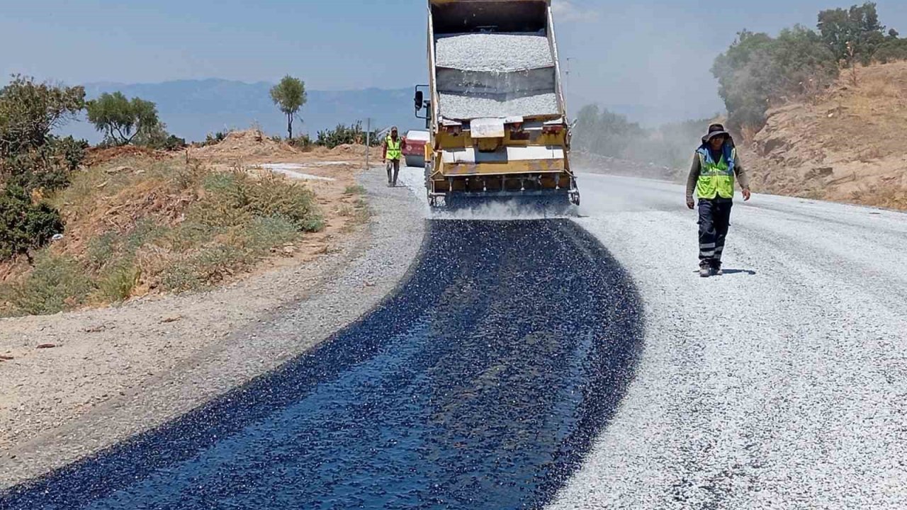 Aydın’ın 17 ilçesinde yol çalışmaları sürüyor