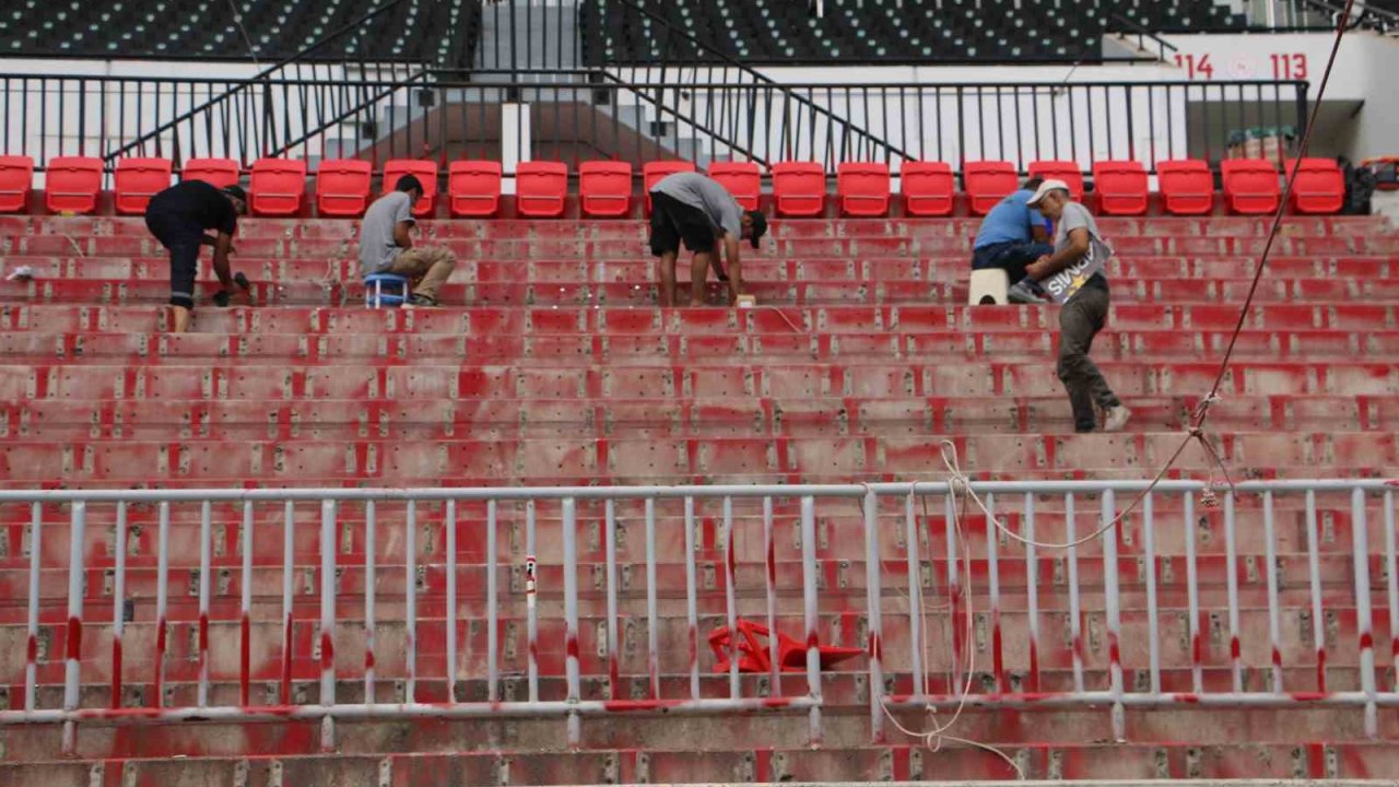 Vali Zorluoğlu, Diyarbakır Stadyumu’nda incelemelerde bulundu