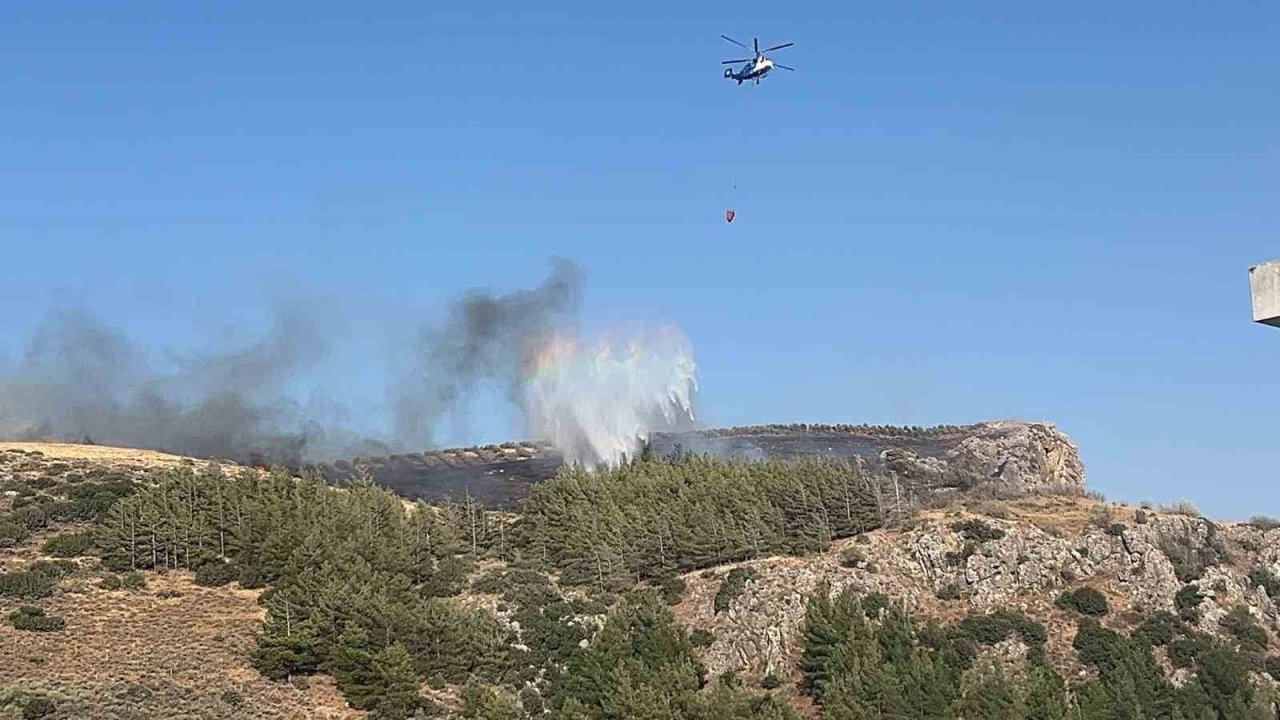 Hatay’da orman yangınına havadan ve karadan müdahale sürüyor