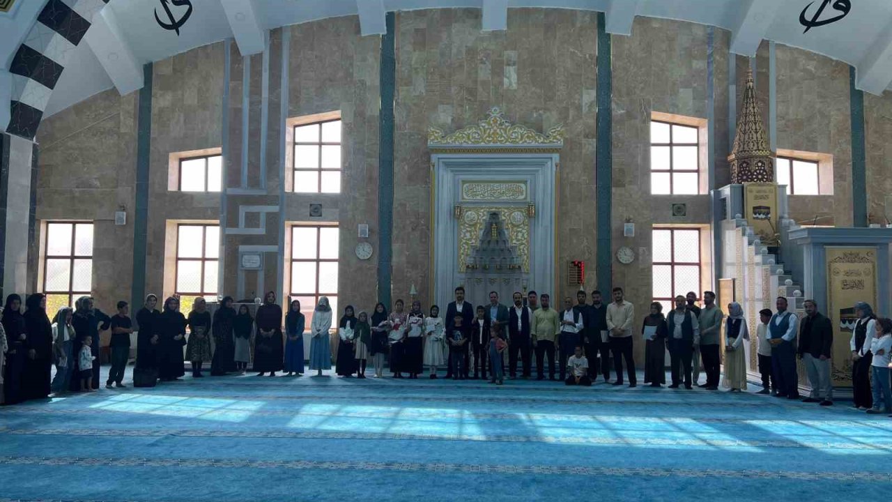 Çaldıran’da yaz Kur’an kursu öğrencileri hadis-i şerifleri ezbere okudu