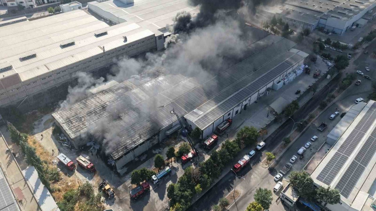 Gaziantep’te tekstil fabrikasındaki yangın dron ile görüntülendi