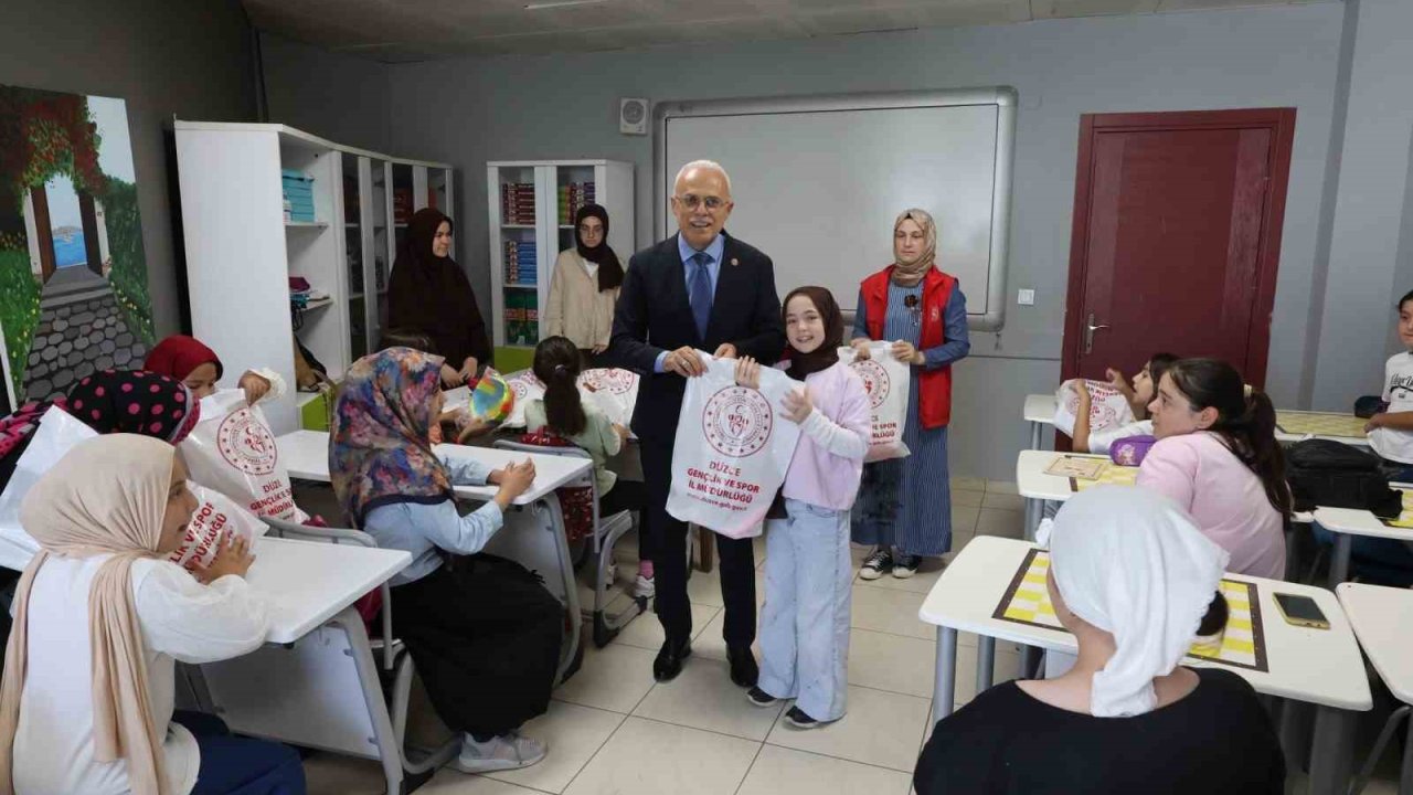 Düzce’de Gençlik Yaz Kulübü’nde renkli buluşma