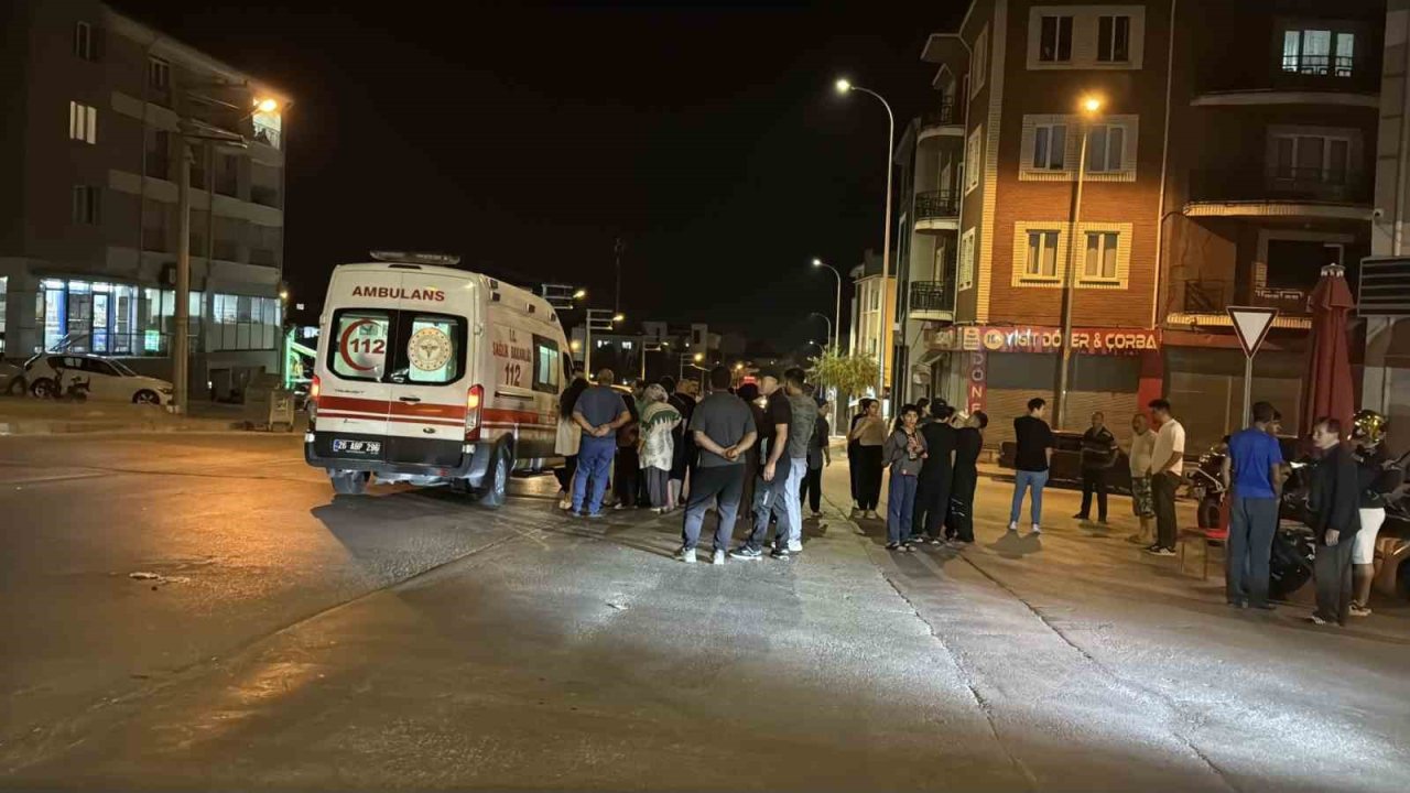 Eskişehir’de motosikletin yayaya çarptığı kazada 2 kişi yaralandı