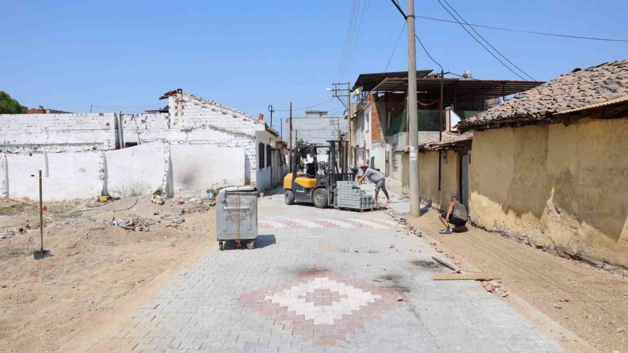 İncirliova’da 3 sokakta yol yenileme çalışmaları sürüyor